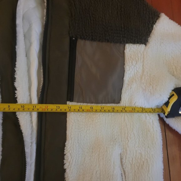 Cider Contrast Teddy Coat - size Small - Picture 4 of 5